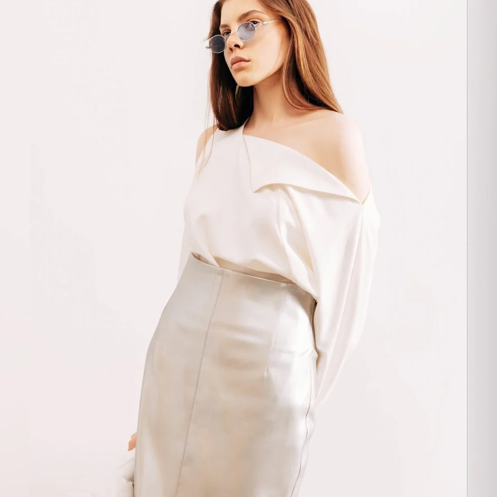 High-Waisted Cream Pencil Skirt with Front Slit - Picture 4 of 4